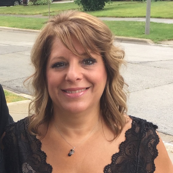 Meet your Posher, Debbie - Picture 1 of 1